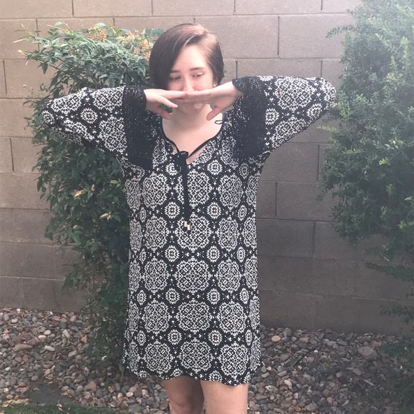 💝5/$35💝 NWT Lovestitch Boho Dress Bell Sleeve - Picture 4 of 7